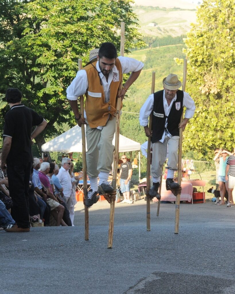 Palio dei Trampoli, torna la sfida a Schieti di Urbino