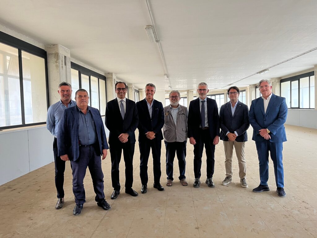 Cs.n.383 + foto e reinvio Cs.n.381 con ora della visita.