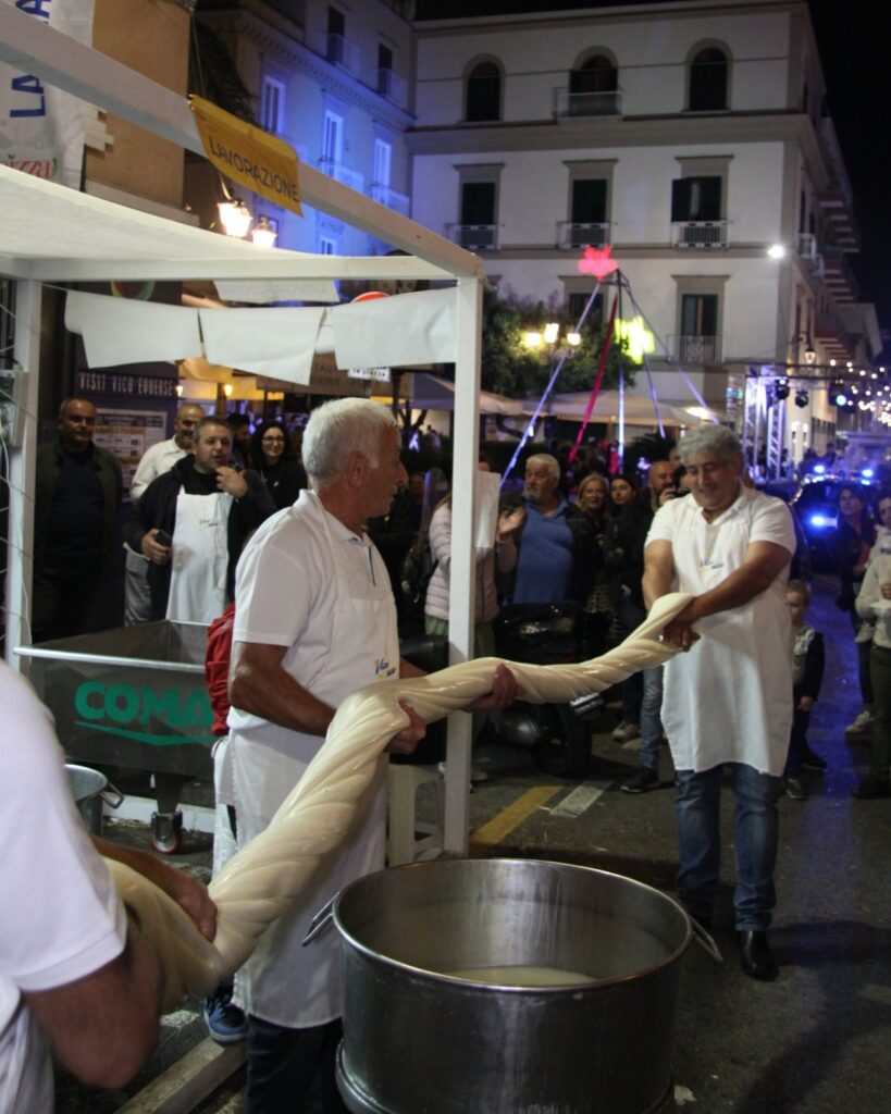 VICO EQUENSE. Ritorna A Vico per Cacio