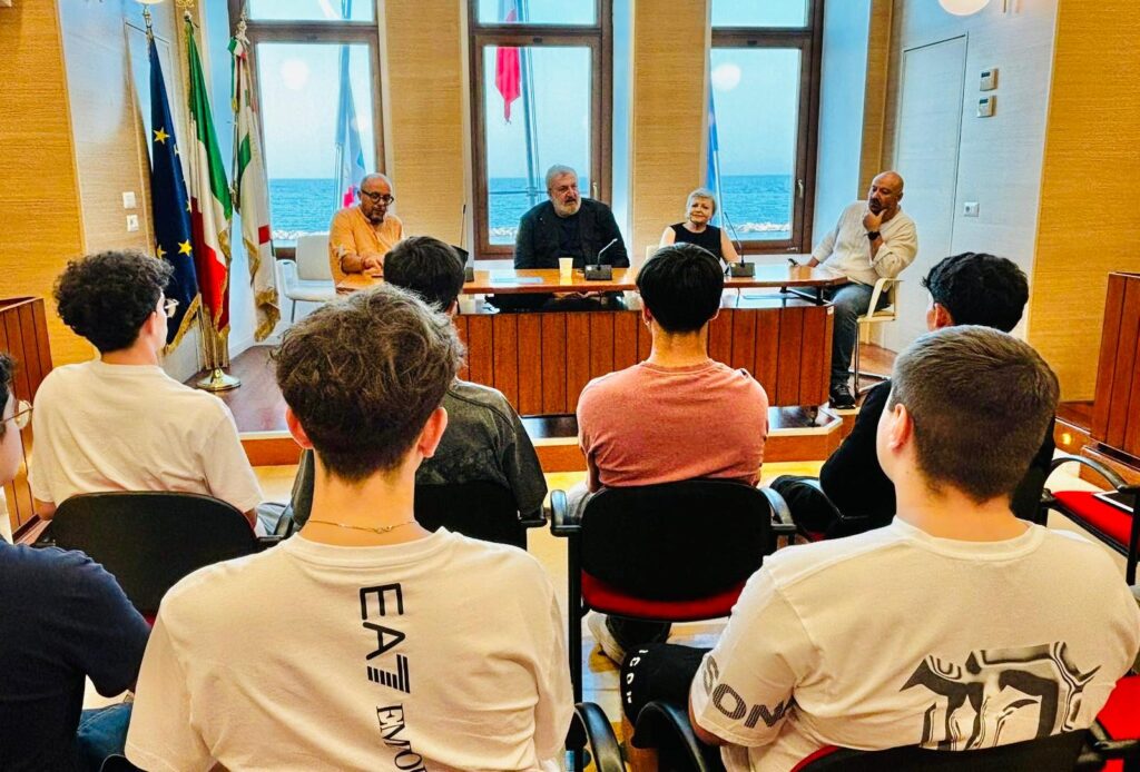 Agenzia regionale 698.24 _ Emiliano incontra gli studenti dell’istituto Bachelet-Galilei di Gravina