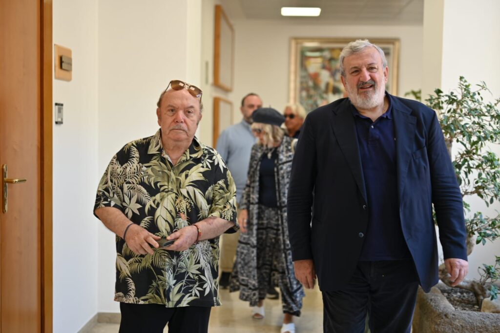Agenzia regionale 736.24 emiliano premia lino banfi