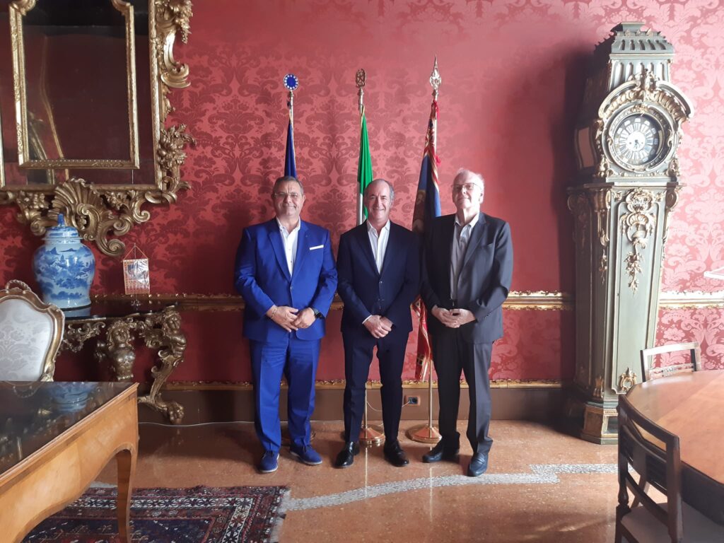 Comunicato Stampa 1295/2024 Venezia. A Palazzi Balbi, il presidente Zaia ha incontrato il presidente di Confcooperative Veneto