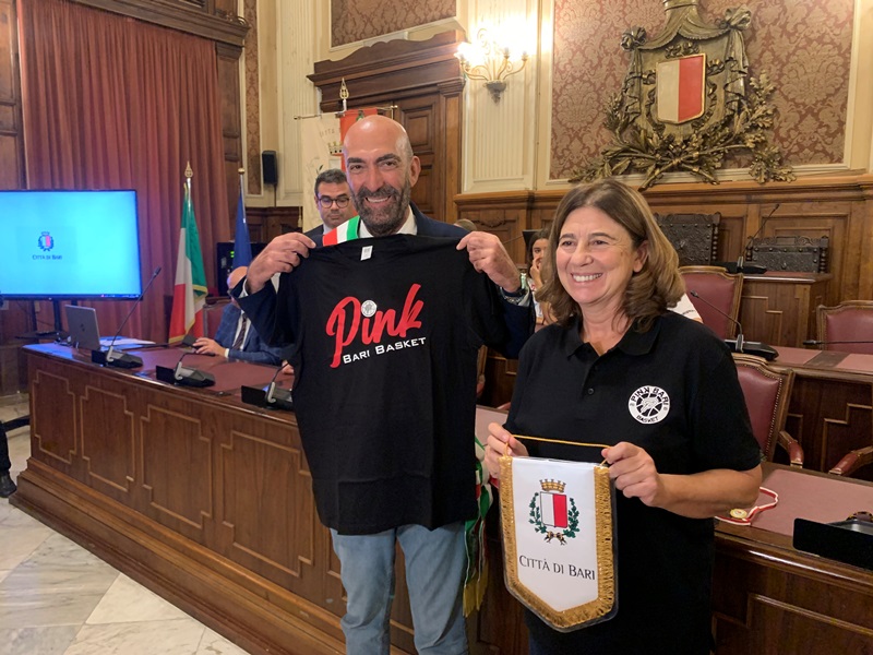 IL COMUNE COMUNICA – presentata a Palazzo di Città la squadra di pallacanestro femminile A.S.D. Pink Sport Time Bari