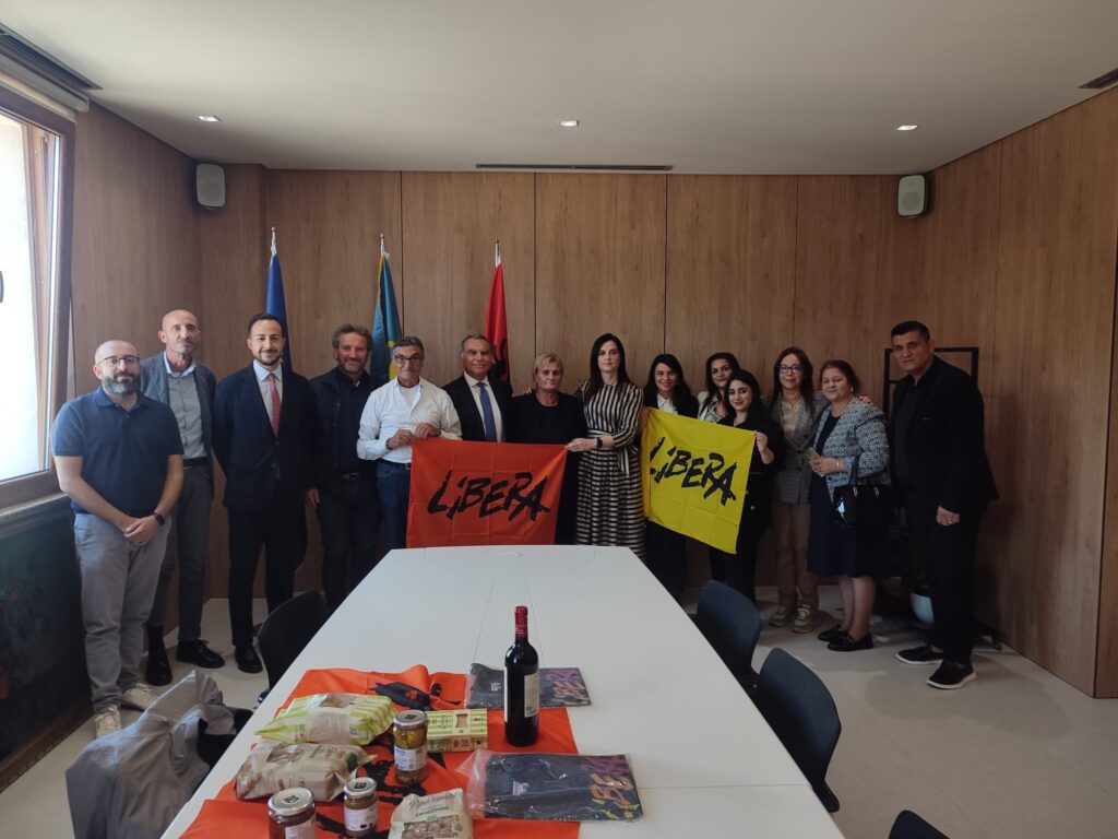 IL COMUNE COMUNICA – l’assessore all’antimafia sociale Nicola Grasso all’evento promosso da Libera Puglia a Durazzo in ricordo di Florian Mesuti, vittima innocente di mafia