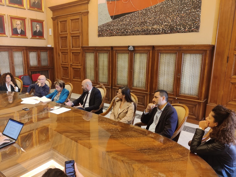 IL COMUNE COMUNICA – presentata la delibera di indirizzo per il nuovo Piano Urbanistico Generale, Leccese: “Il nuovo PUG deve favorire la rigenerazione dei quartieri. Sarà il frutto di scelte condivise con la città”