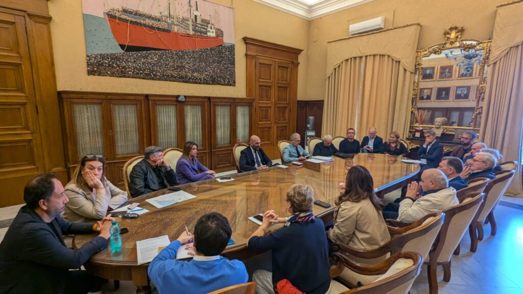 IL COMUNE COMUNICA – ordinanza a contrasto degli effetti negativi della movida nell’Umbertino: oggi l’incontro a Palazzo di Città tra amministrazione comunale, residenti e associazioni di categoria_foto