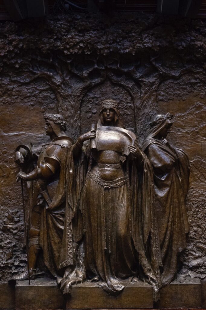 Arte. Domani anniversario Calandra, suo il pannello bronzeo nell’Aula di Montecitorio. Foto e video da drone