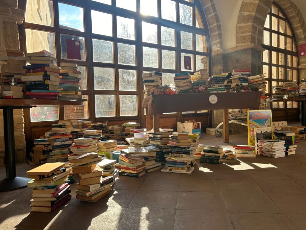 Biblioteca – Con ”Libri a tempo” raccolti 1700 volumi