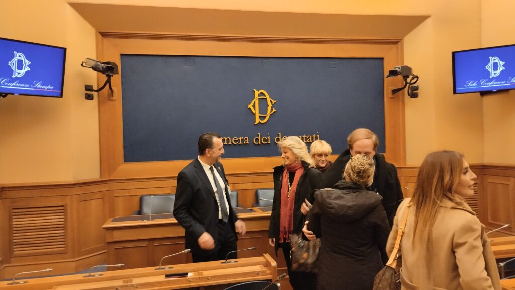 La Guardia Nazionale Ambientale presente alla conferenza stampa del SIRIP contro ogni forma di violenza.