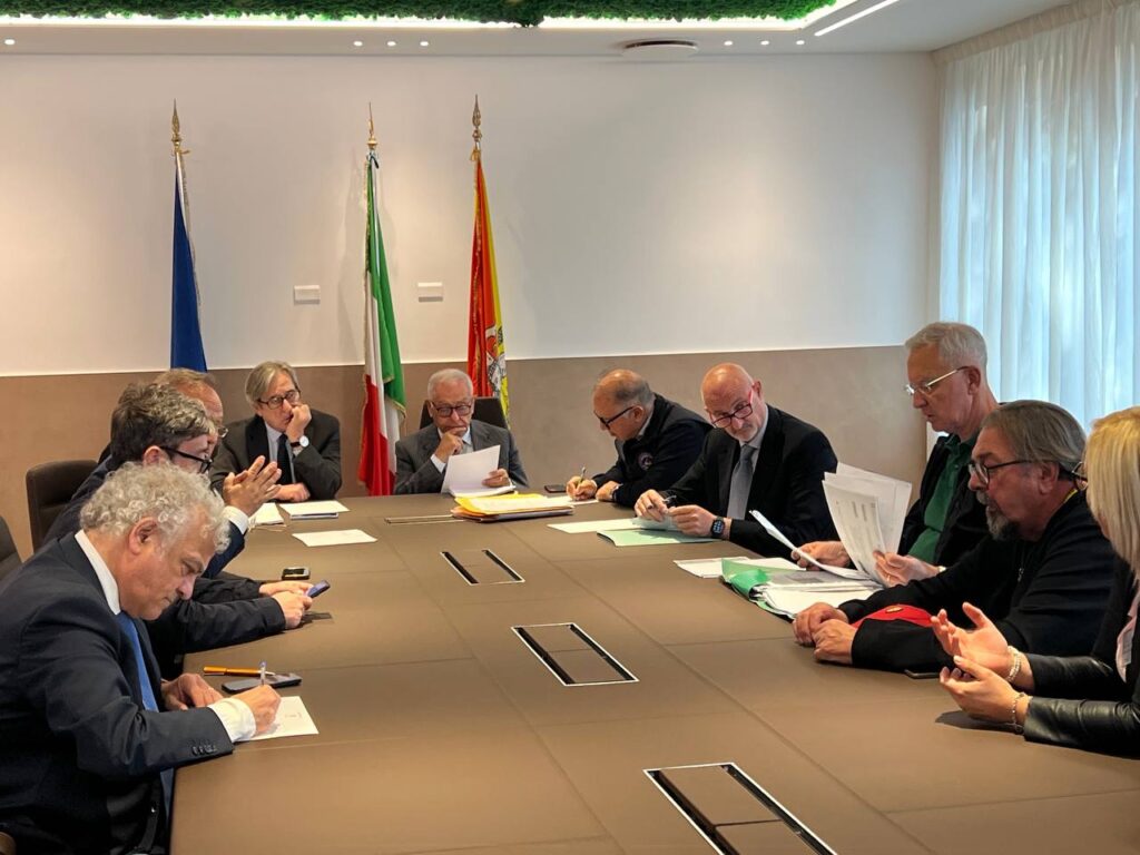 Crisi idrica, incontro con delegazione di cittadini di Agrigento, Caltanissetta ed Enna. Schifani: «Assicurare l’acqua è priorità del mio governo, lavoriamo senza sosta»
