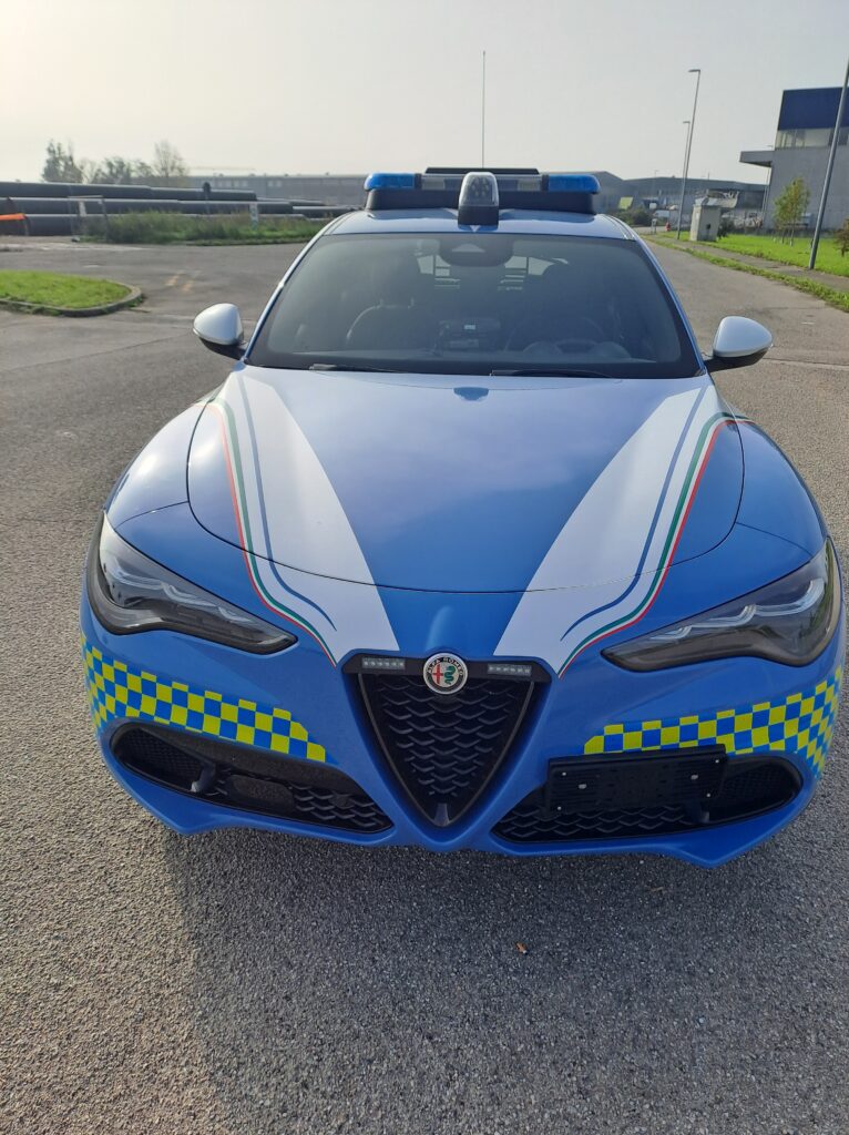 Polizia di Stato – Il “Centauro alato” della Polizia Stradale spicca su Alfa Romeo Stelvio