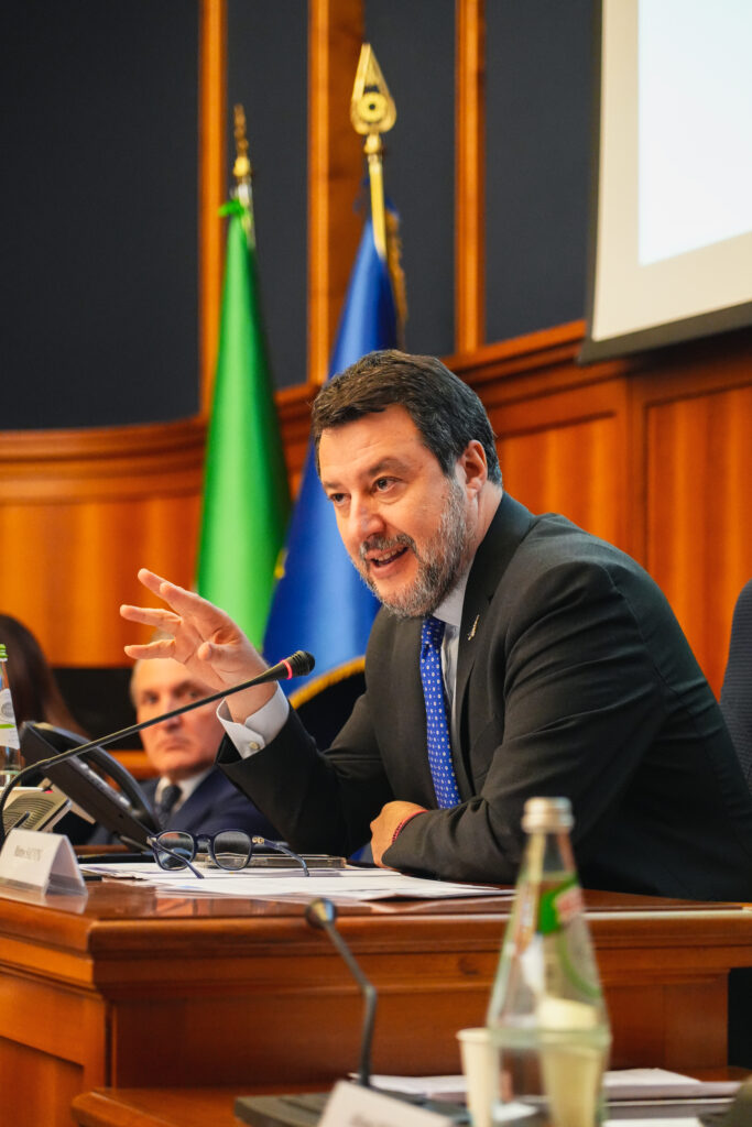 SCIOPERO, SALVINI: “ENNESIMO VENERDÌ DI VIOLENZE E CAOS, URGENTE RIVEDERE LA NORMA”