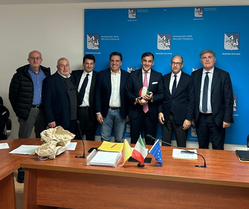Attività produttive, Tamajo incontra Consorzio Asi e ceramisti di Caltagirone: «Al fianco delle imprese, necessaria soluzione rapida su vendita capannoni»
