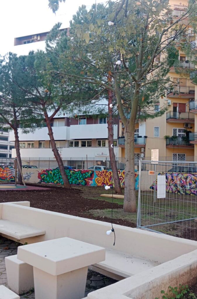 IL COMUNE COMUNICA – vandalizzato il giardino degli Aquiloni a un giorno della riapertura, Scaramuzzi: “Gesto ignobile: non ci faremo intimidire, tutto sarà risistemato quanto prima”