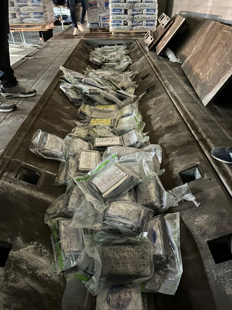 POLIZIA DI STATO, REGGIO CALABRIA: TRAFFICO DI STUPEFACENTI NELLA PIANA DI GIOIA TAURO, ARRESTATO UN QUARANTENNE DI POLISTENNA E SEQUESTRA 137 KG DI COCAINA PURISSIMA