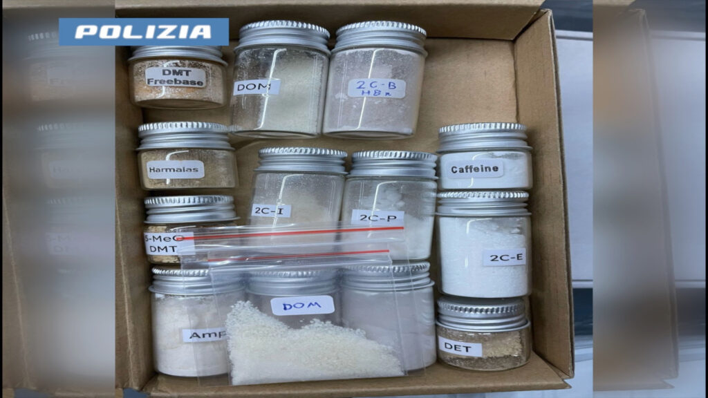 COMUNICATO STAMPA – NOVARA, BREAKING BAD ALL’ITALIANA: LA POLIZIA DI STATO SCOPRE UNO DEI PIÚ GRANDI LABORATORI CLANDESTINI DI METANFETAMINA D’ITALIA: ARRESTATO 22ENNE