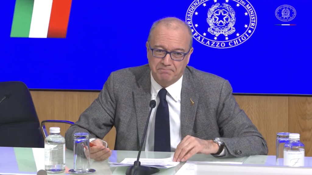 Maturità, Valditara firma ordinanza su modalità di svolgimento Esame di Stato: “Un nuovo passo avanti per una scuola seria, formativa, che educhi al rispetto e alla responsabilità”