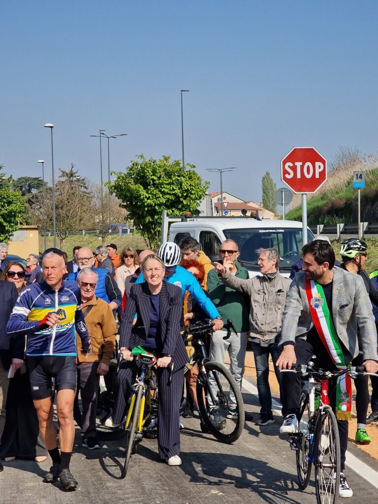 Comunicato Stampa 578/2025 Ciclovia Treviso Ostiglia, proseguono i lavori di completamento dell’opera. Vicepresidente De Berti: “Si allunga fino a Cologna Veneta il tracciato di una delle ciclabili più belle d’Italia, un asse strategico per la mobilità lenta e il cicloturismo Veneto”
