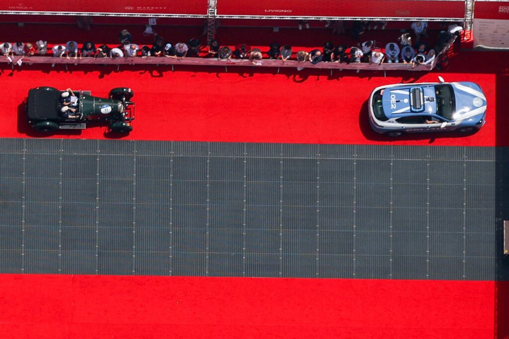 Mille Miglia. Le foto di Massimo Sestini scattate a bordo dell’elicottero della Polizia di Stato.