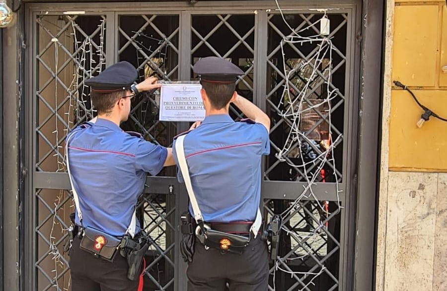 #CONTIENE FOTO# TRASTEVERE – A SEGUITO DELLE VIOLAZIONI RILEVATE NEI CORSO DEI CONTROLLI DURANTE LA MOVIDA, CARABINIERI CHIUDONO COCKTAIL BAR PER 10 GIORNI.