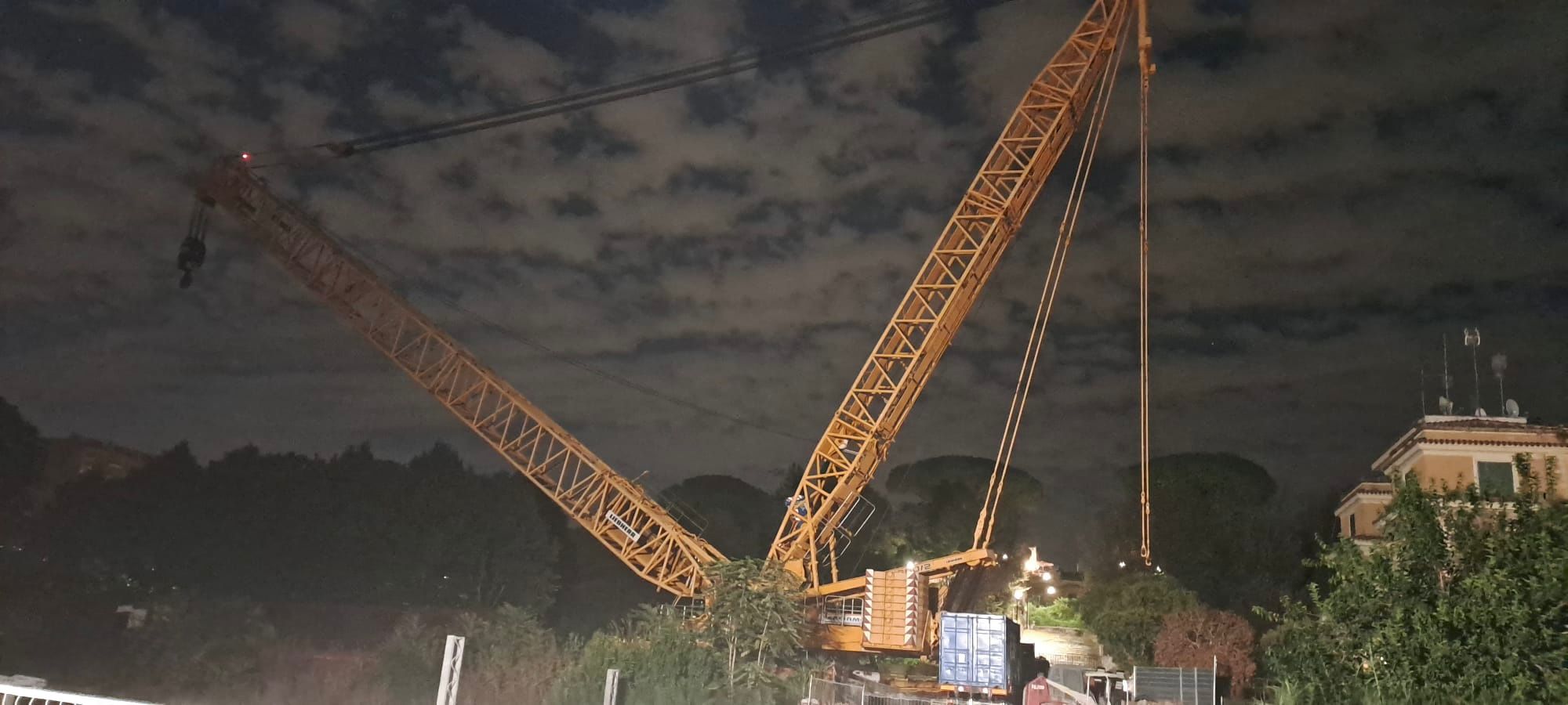 ROMA SEGNALINI ARRIVATA LA MAXI GRU PER IL NUOVO PONTE GIULIO ROCCO ROMA SEGNALINI ARRIVATA LA MAXI GRU PER IL NUOVO PONTE GIULIO ROCCO