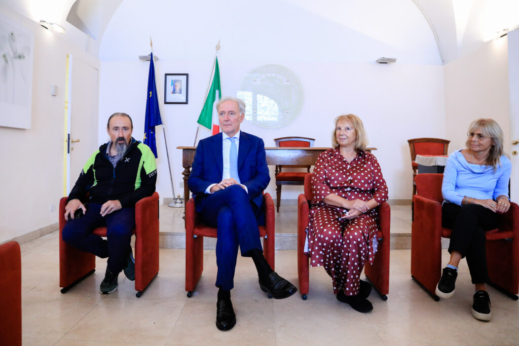 TS 10/9/2025 PRESENTATA LA NUOVA CONVENZIONE TRA IL COMUNE E L’ASSOCIAZIONE “CORO AMICI PER CASO” PER PROMUOVERE INCLUSIONE E BENESSERE ATTRAVERSO LA MUSICA