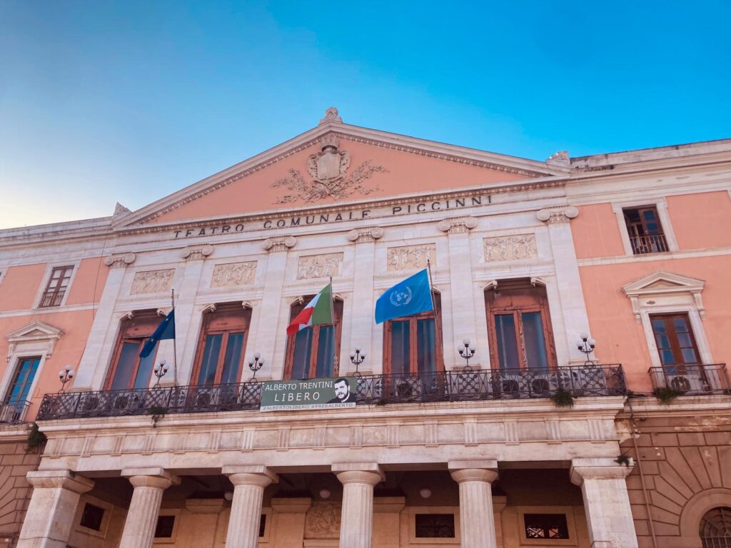 IL COMUNE COMUNICA – oggi Giornata delle Nazioni Unite: bandiera ONU sulla facciata di Palazzo della Città