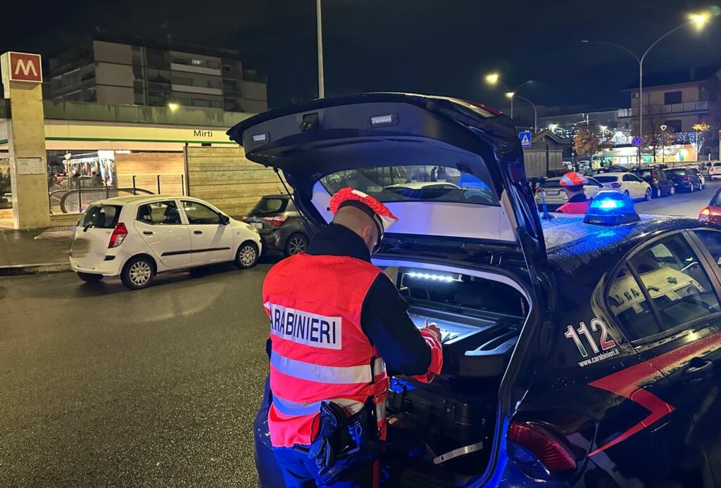 #CONTIENE FOTO# CASILINA – CONTROLLI DEI CARABINIERI DURANTE LA MOVIDA. PREVENZIONE A PIAZZA DEI MIRTI CONTRO LA VELOCITA’. 10 PERSONE DENUNCIATE, 5 GIOVANI SEGNALATI PER USO DI SOSTANZE STUPEFACENTI E ELEVATE SANZIONI AL CODICE DELLA STRADA PER CIRCA