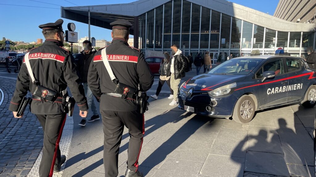 ROMA – SERVIZIO STRAORDINARIO DI CONTROLLO PRESSO LA STAZIONE FERROVIARIA TERMINI. SEI PERSONE ARRESTATE DAI CARABINIERI PER FURTO, RAPINA E REATI CONNESSI ALL’USO INDEBITO DI CARTE DI PAGAMENTO.