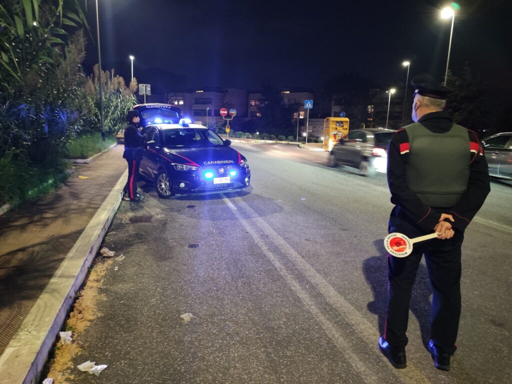 #CONTIENE FOTO# CONTROLLI DEI CARABINIERI ALL’EUR, CONTROLLATE 185 PERSONE, DI QUESTE 4 DENUNCIATE ALLA PROCURA PER FURTO AGGRAVATO DI CAPI DI ABBIGLIAMENTO. APPLICATO DASPO URBANO NEI CONFRONTI DI 6 PERSONE CHE LIMITAVANO LA LIBERA ACCESSIBILITA’ E FR