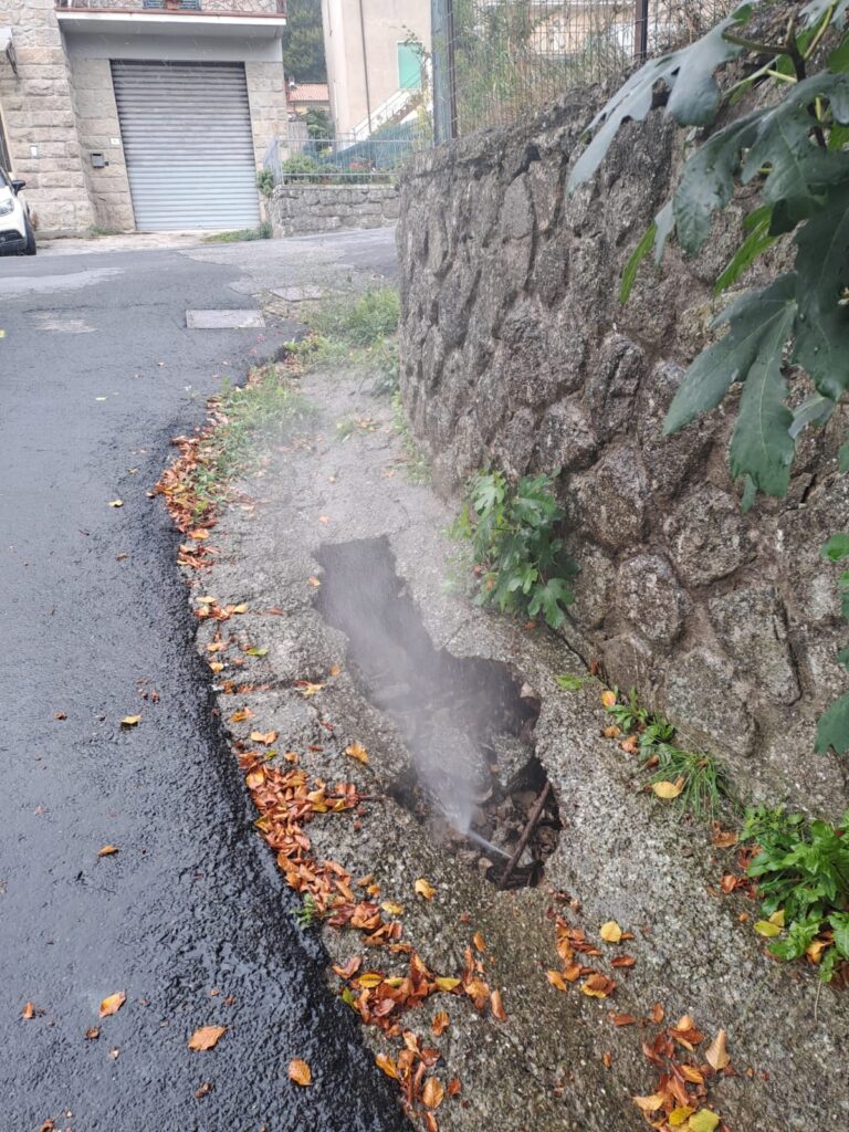 Santa Fiora: manutenzione straordinaria della fognatura bianca in via Lorentana e di alcuni tratti di strade sterrate nel territorio comunale
