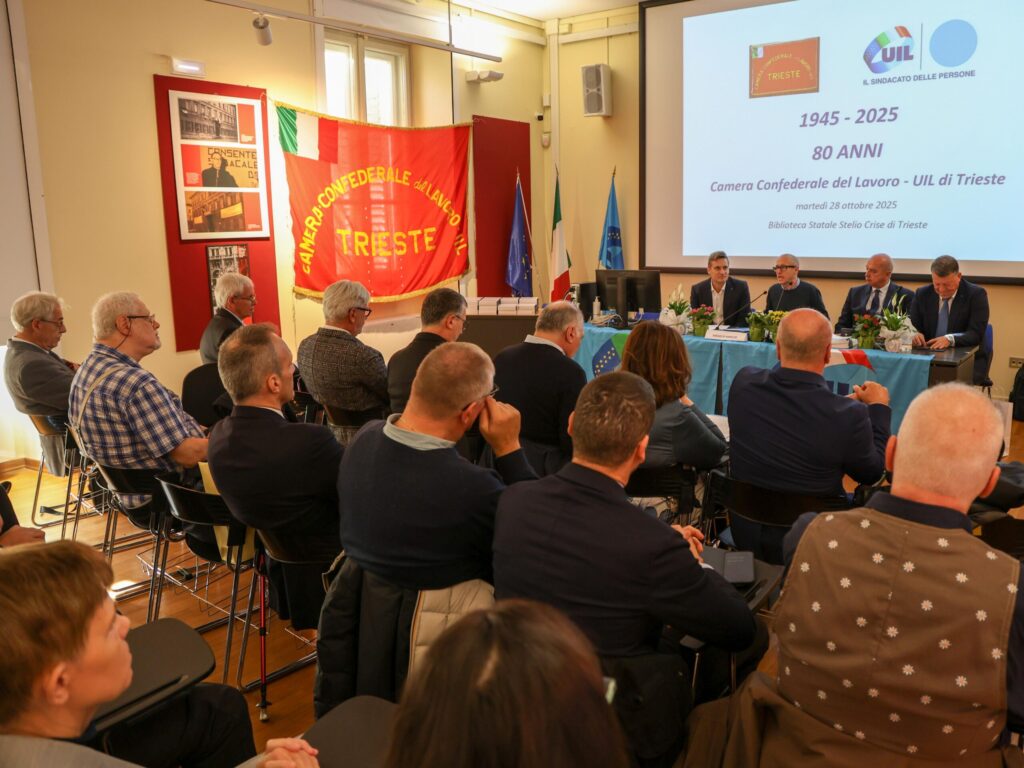 TS 28/10/2025 IL SINDACO HA CONFERITO LA MEDAGLIA BRONZEA ALLA CAMERA CONFEDERALE DEL LAVORO – UIL TRIESTE IN OCCASIONE DELL’80º ANNIVERSARIO DELLA SUA FONDAZIONE