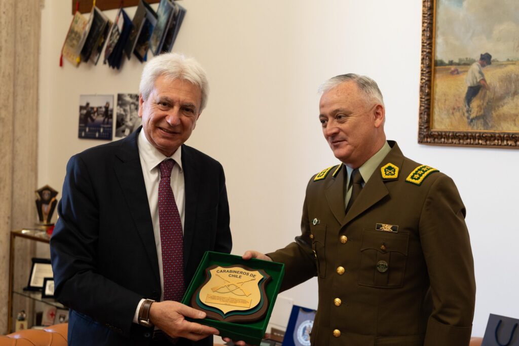 Incontro del Direttore Generale dei Carabineros de Chile, Gen. Marcelo Araya Zapata, con il Direttore dell’Ufficio per il Coordinamento e la Pianificazione delle Forze di polizia del Dipartimento della Pubblica Sicurezza, Prefetto Annunziato Vardè