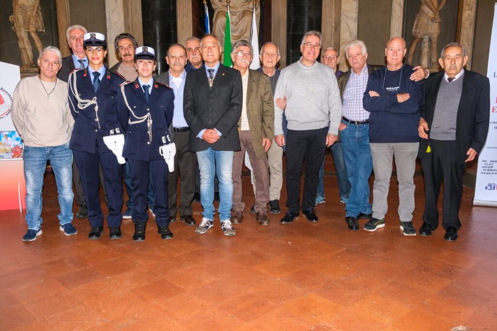 COMUNICATO STAMPA Dal volante alla solidarietà: dodici tassisti del 4390 tra i donatori premiati a Palazzo Vecchio