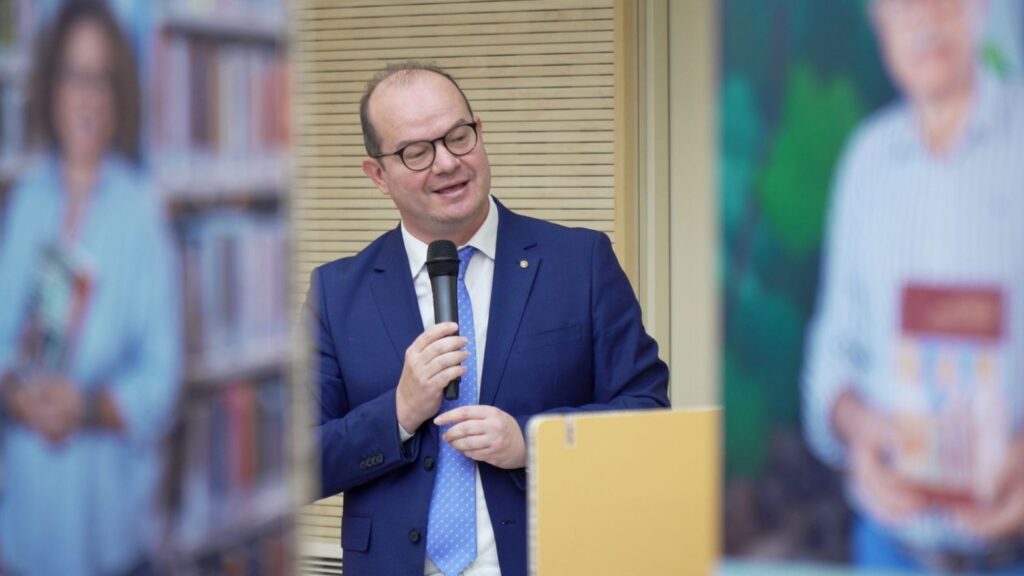 (ARC) Cultura: Anzil, leggere migliora ragionamento e capacit decisionali