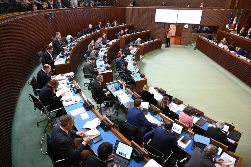 (ACON) LAVORO/5. REPLICHE: PER CSX DIBATTITO CARENTE, GRANDI SFIDE PER CDX