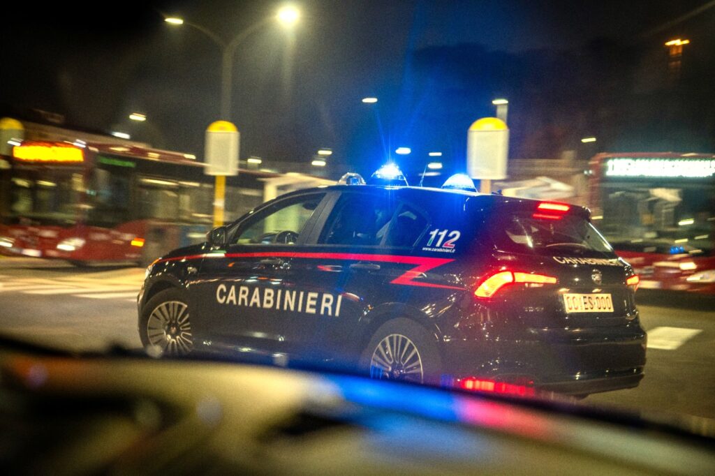 #CONTIENE FOTO# TIBURTINA – TENTA DI DARE FUOCO AD AREA VERDE, CARABINIERI DENUNCIANO UN UOMO