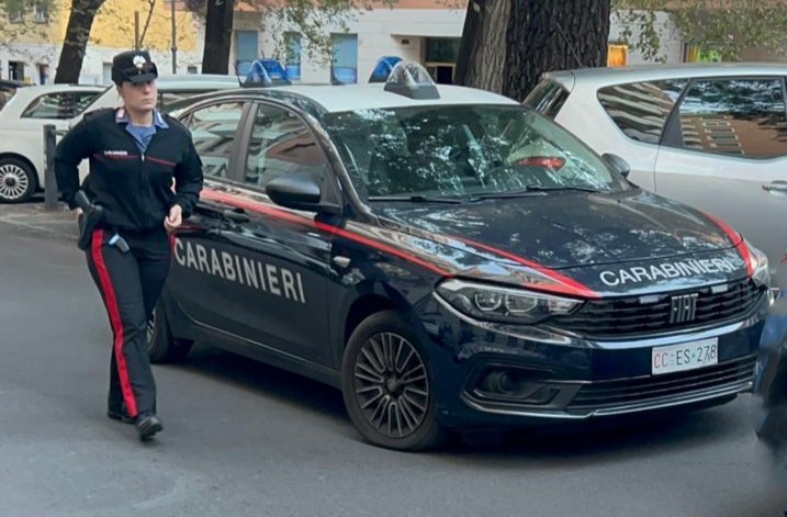 #CONTIENE FOTO# VIALE IPPOCRATE – CANE “POLIZIOTTO” SVENTA FURTO IN AUTO, INDAGINI IN CORSO DA PARTE DEI CARABINIERI