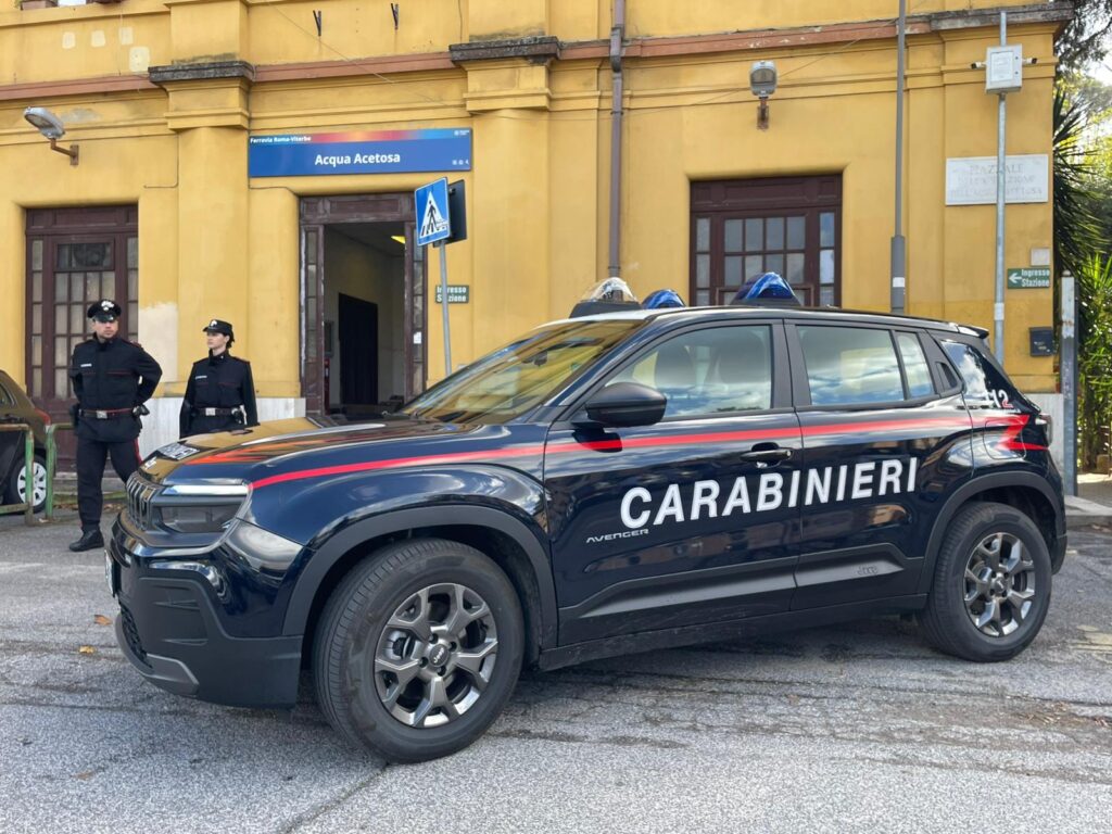 #CONTIENE FOTO# ACQUA ACETOSA – CARABINIERI ARRESTANO UOMO CHE INFASTIDIVA I PASSEGGERI E AVEVA AGGREDITO UNA GUARDIA GIURATA