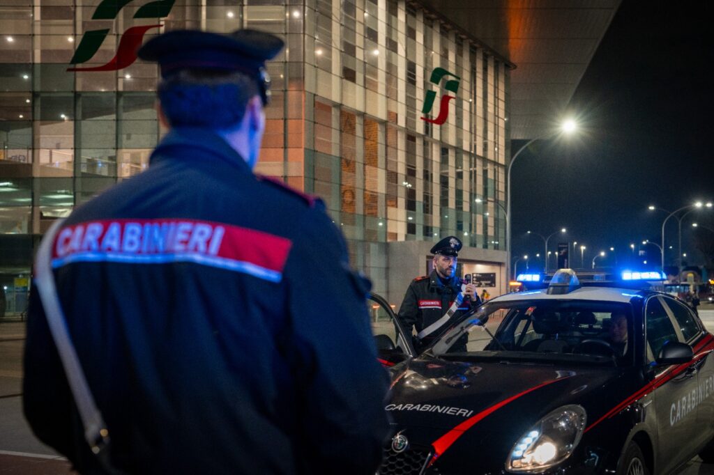 #CONTIENE FOTO# STAZIONE TIBUS – CARABINIERI SVENTANO RAPINA