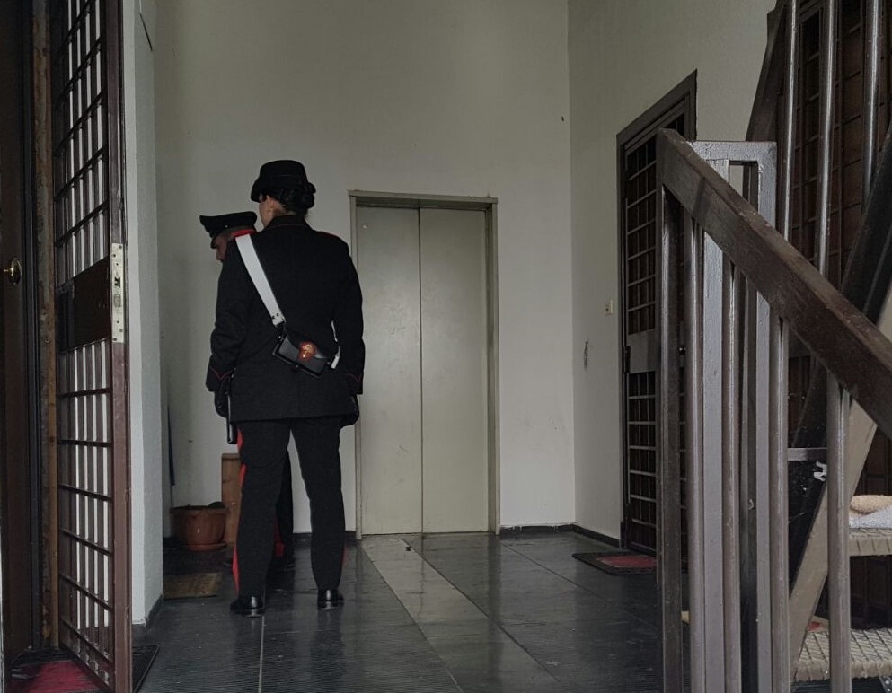 #CONTIENE FOTO# POMEZIA – CARABINIERI ARRESTANO 47ENNE ROMANO, GRAVEMENTE INDIZIATO DI ESSERE L’AUTORE DI UNA SERIE DI RAPINE PRESSO LE FARMACIE COMUNALI DELLA CITTA’.
