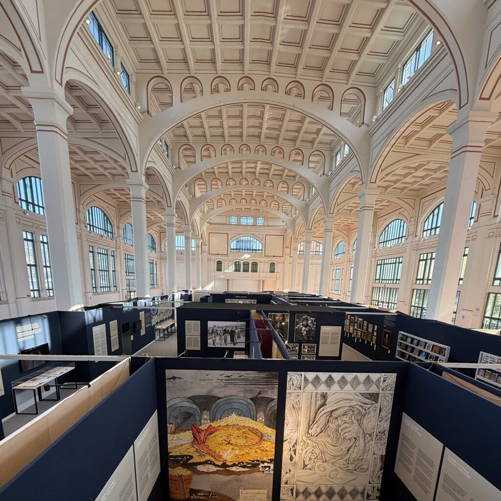 TS 14/10/2025 NELL’AMBITO DELLA MOSTRA “TOLKIEN. UOMO, PROFESSORE, AUTORE” VENERDÌ 17 E SABATO 18 OTTOBRE ALL’AUDITORIUM DEL SALONE DEGLI INCANTI SONO IN PROGRAMMA DUE INCONTRI: TOLKIEN NELLA CULTURA POP E NELL’ILLUSTRAZIONE