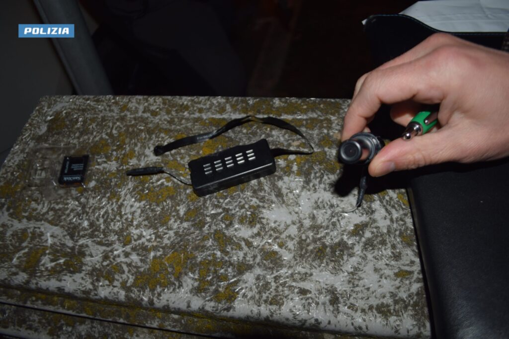 OPERAZIONE DELLA POLIZIA DI STATO DI L’AQUILA INTERVENUTA A SEGUITO DI UNA DENUNCIA PER INTERFERENZA ILLECITA NELLA VITA PRIVATA MEDIANTE L’USO DI STRUMENTI DI RIPRESA VISIVA