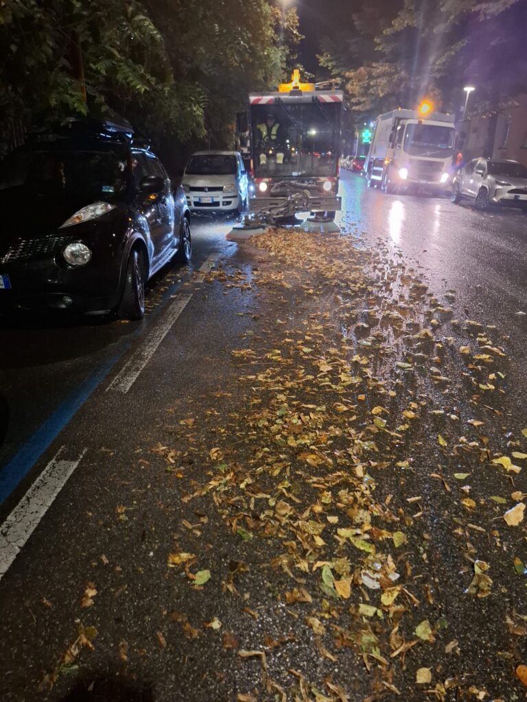Inoltro RECALL – Comunicato Stampa RACCOLTA FOGLIE – 15 SQUADRE DI SPAZZAMENTO DI CUI 2 SQUADRE DI SPAZZAMENTO NOTTURNO.