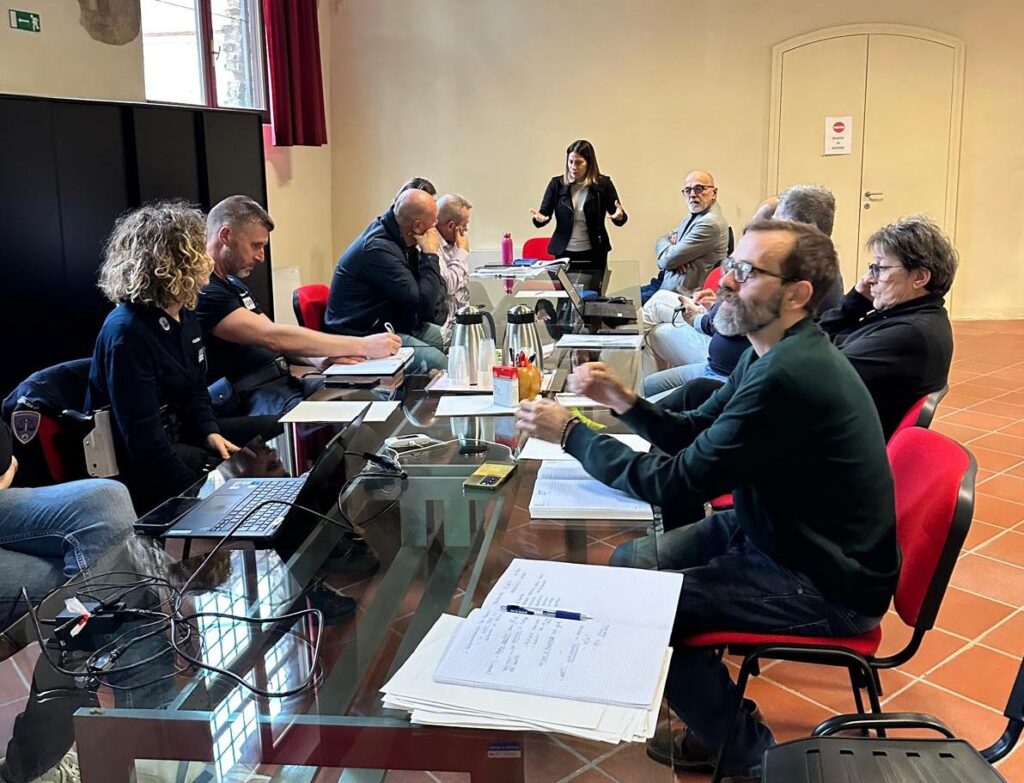 MERCATO DEL LUNEDÌ, PRESENTATA ALLE ASSOCIAZIONI DI CATEGORIA LA PROPOSTA DI UNA NUOVA SEDE SPERIMENTALE ALL’ACQUEDOTTO DI FERRARA. TRAVAGLI: “MERCATI PARTE INTEGRANTE DEI PROCESSI DI RIQUALIFICAZIONE E VALORIZZAZIONE DEI CENTRI URBANI”