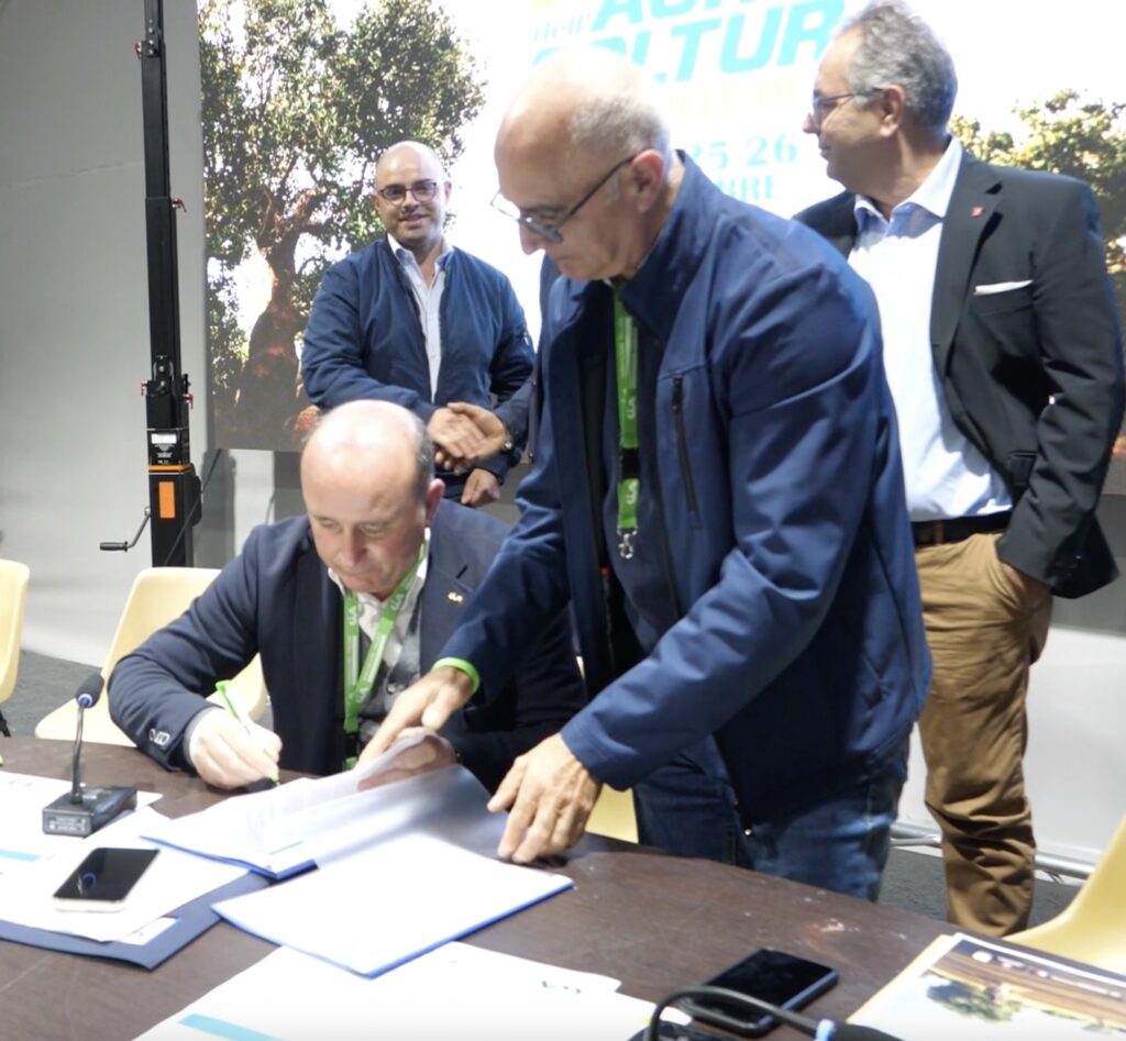 Contro il racket assistenza gratuita e fondi per chi denuncia: patto per le aziende agricole