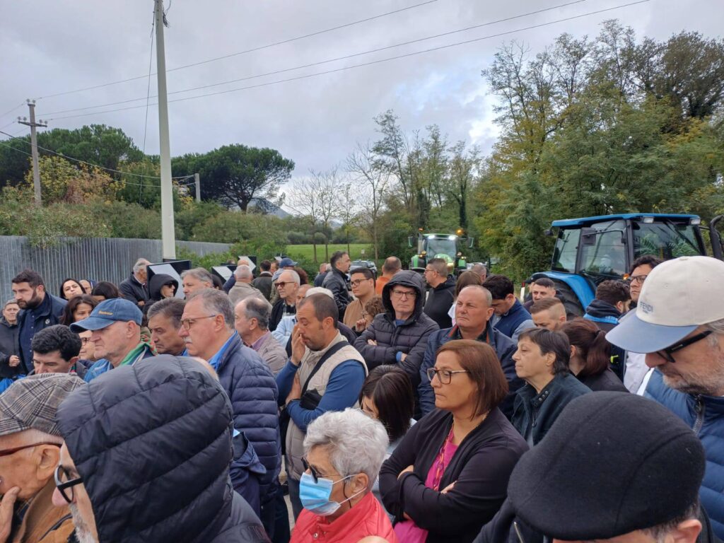 ROCCASECCA, DAL SIT-IN IN VIA ORTELLA UN NO DECISO ALLA RIAPERTURA DELLA DISCARICA DI CERRETO