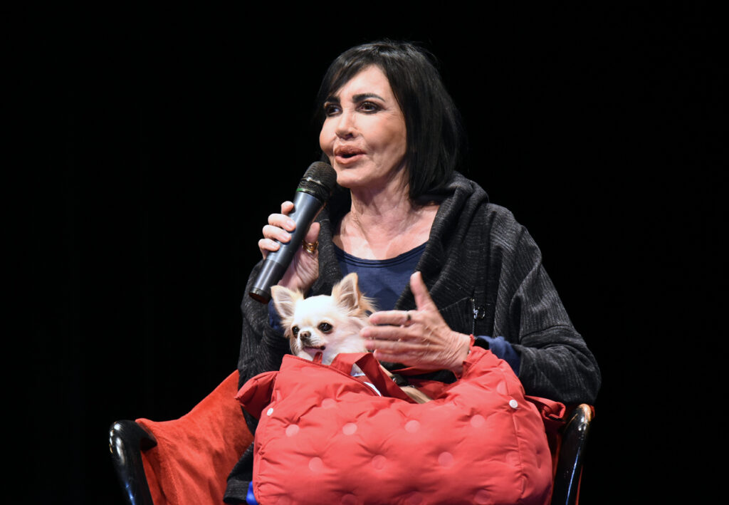 La “Bandiera Gialla” di Gianni Pettenati sventola sulla sua casa natale a Piacenza