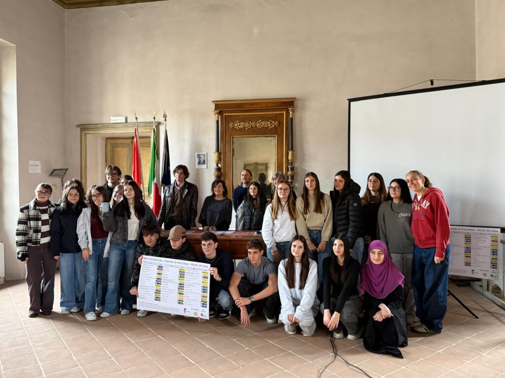 Economia circolare e Plastic Free, la campagna informativa di Comune e liceo Gioia