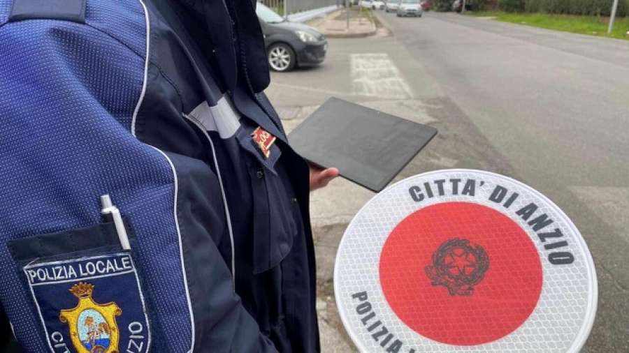 Lavori di Acqualatina su via Goldoni, traffico interdetto da lunedì